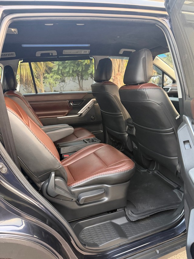 Second-hand 2023 Toyota Innova Hycross VX 7STR Hybrid for sale in New Delhi-17