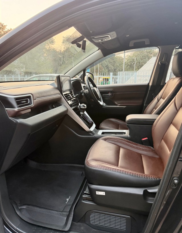 Second-hand 2023 Toyota Innova Hycross VX 7STR Hybrid for sale in New Delhi-10