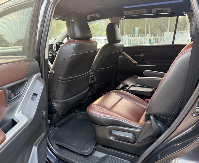 Second-hand 2023 Toyota Innova Hycross VX 7STR Hybrid for sale in New Delhi-18