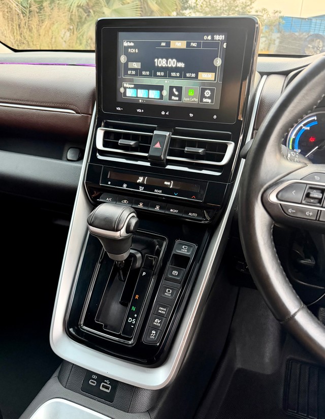 Second-hand 2023 Toyota Innova Hycross VX 7STR Hybrid for sale in New Delhi-14