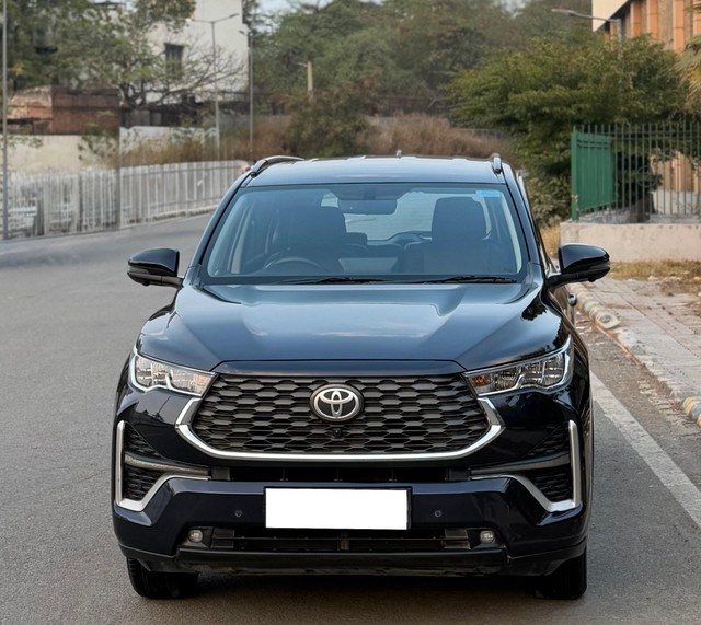 Second-hand 2023 Toyota Innova Hycross VX 7STR Hybrid for sale in New Delhi-4