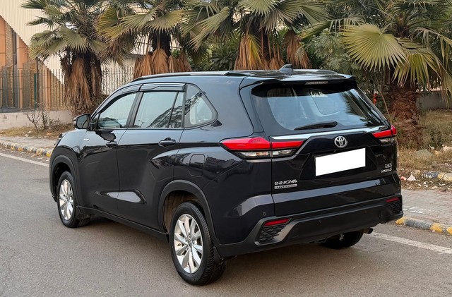 Second-hand 2023 Toyota Innova Hycross VX 7STR Hybrid for sale in New Delhi-8