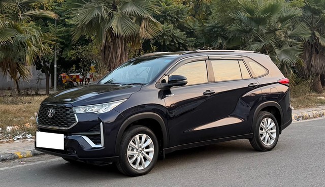Second-hand 2023 Toyota Innova Hycross VX 7STR Hybrid for sale in New Delhi-13