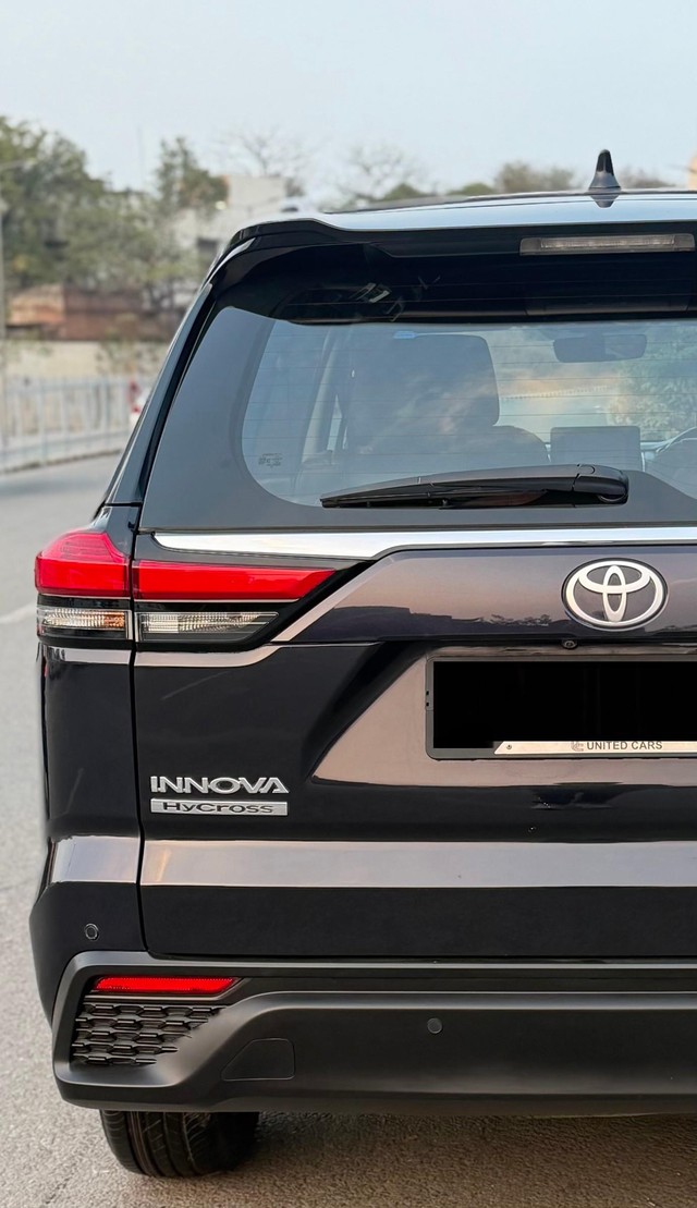 Second-hand 2023 Toyota Innova Hycross VX 7STR Hybrid for sale in New Delhi-7