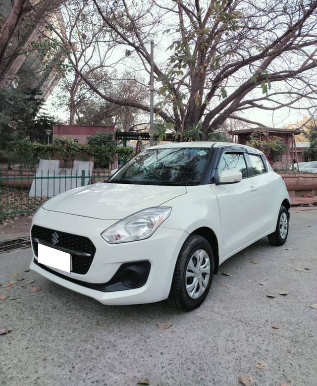 Second-hand 2023 Maruti Suzuki Swift VXI CNG for sale in New Delhi-3