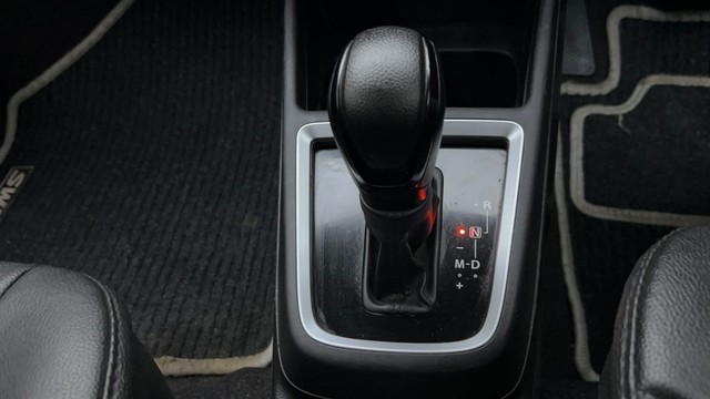 Second-hand 2022 Maruti Suzuki Swift Dzire VXI AT for sale in Noida-12