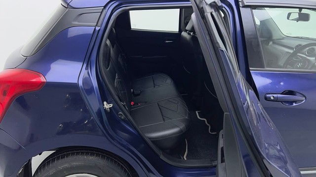 Second-hand 2022 Maruti Suzuki Swift Dzire VXI AT for sale in Noida-33