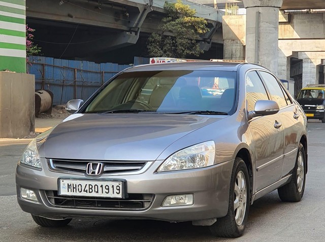 Honda New Accord VTi-L (AT) Second-hand 2004 Honda New Accord VTi-L (AT) for sale in Mumbai-3