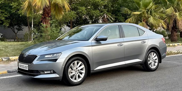 Second-hand 2019 Skoda Superb LK 1.8 TSI AT for sale in New Delhi-5