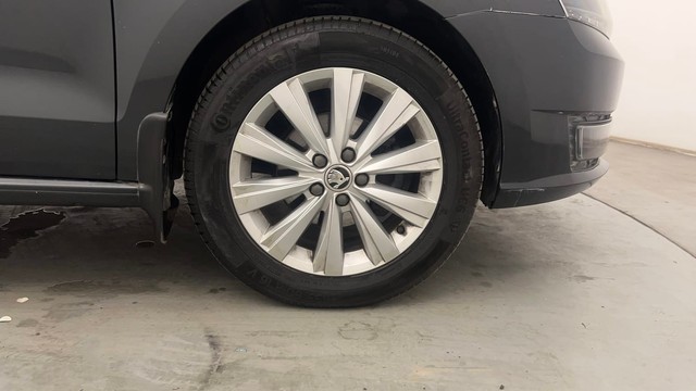 Second-hand 2021 Skoda Superb Petrol Ambition for sale in Chandigarh-17