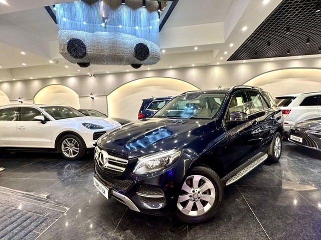 Second-hand 2017 Mercedes-Benz GLE 250d for sale in New Delhi-3