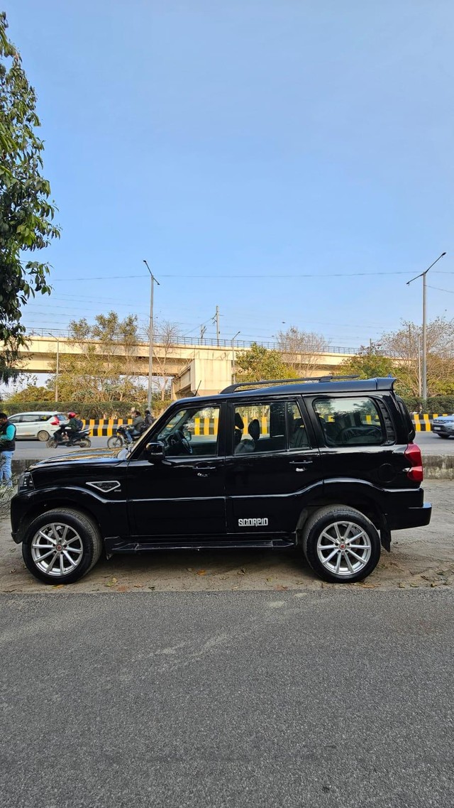 Second-hand 2019 Mahindra Scorpio S9 BSIV for sale in New Delhi-4