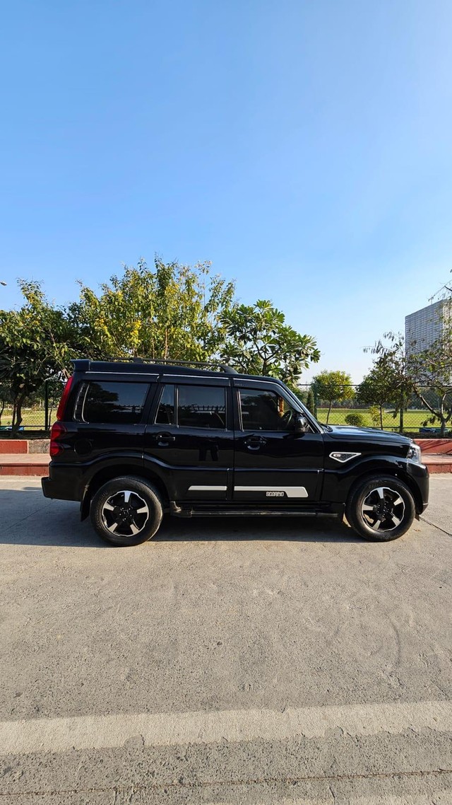 Second-hand 2023 Mahindra Scorpio S for sale in New Delhi-5