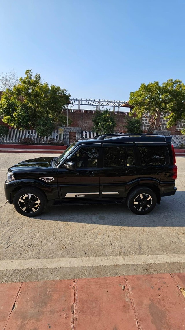 Second-hand 2023 Mahindra Scorpio S for sale in New Delhi-1