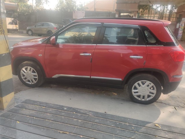 Second-hand 2017 Maruti Suzuki Vitara Brezza VDi Option for sale in New Delhi-3