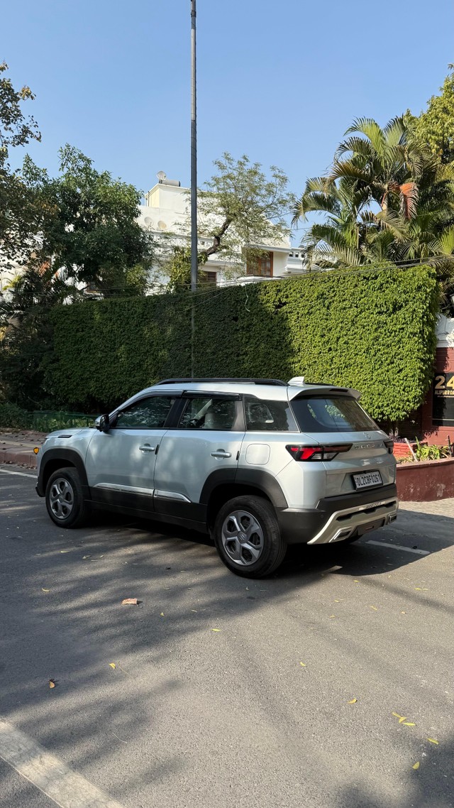 Second-hand 2024 Maruti Suzuki Brezza Lxi for sale in New Delhi-4