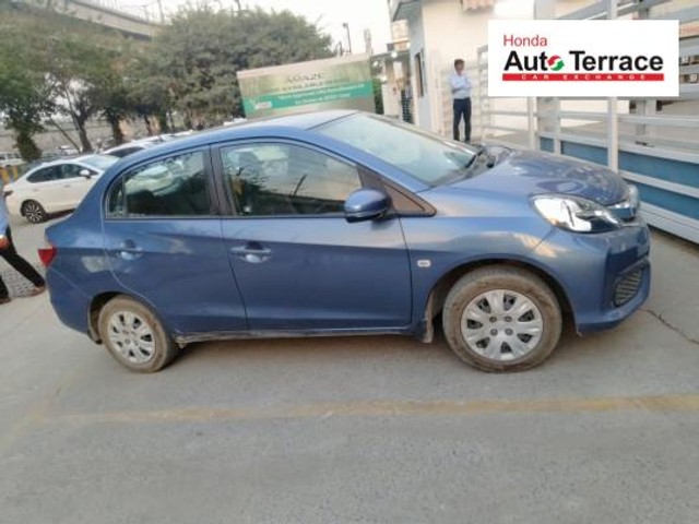 Second-hand 2016 Honda Amaze S Petrol for sale in Noida-3