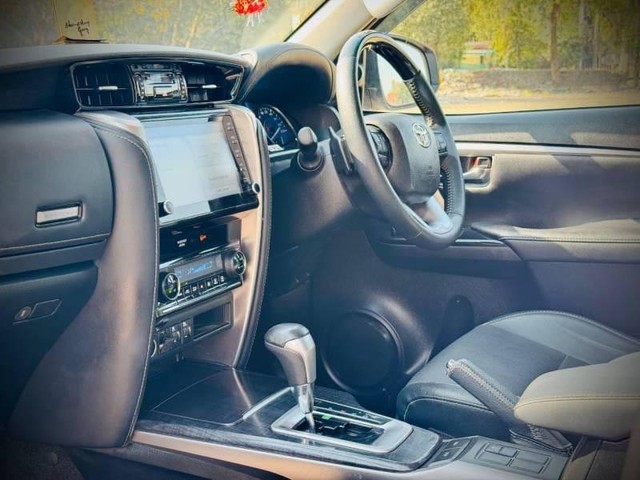 Second-hand 2023 Toyota Fortuner 4X2 AT for sale in New Delhi-5