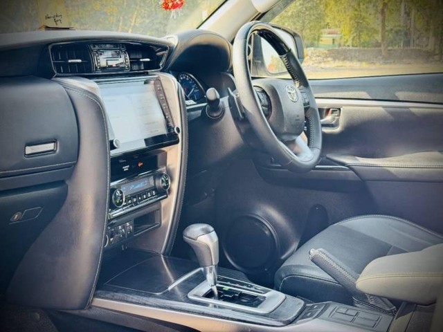 Second-hand 2023 Toyota Fortuner 4X2 AT for sale in New Delhi-9