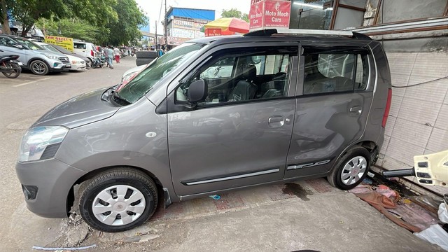 Second-hand 2015 Maruti Suzuki Wagon R LXI CNG for sale in Noida-3