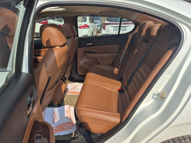 Second-hand 2024 Honda City VX CVT for sale in Mumbai-14