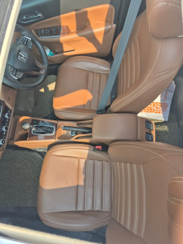 Second-hand 2024 Honda City VX CVT for sale in Mumbai-17