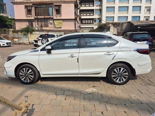 Second-hand 2024 Honda City VX CVT for sale in Mumbai-3