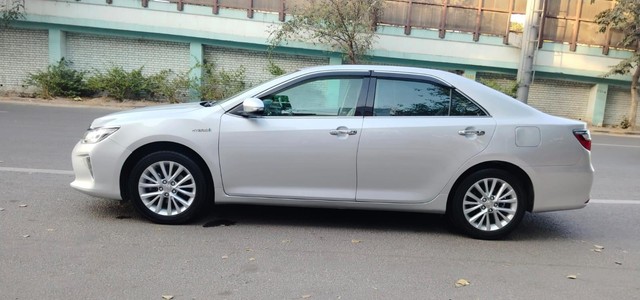 Toyota Camry Hybrid Second-hand 2016 Toyota Camry Hybrid for sale in New Delhi-3