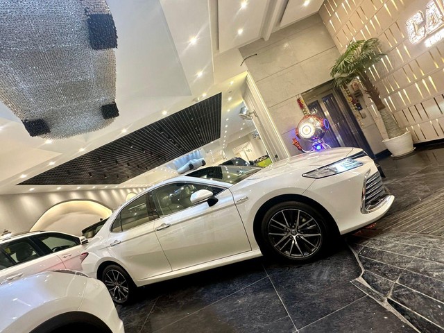 Second-hand 2021 Toyota Camry Hybrid 2.5 for sale in New Delhi-14