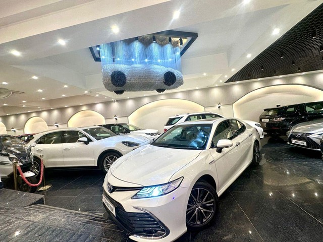 Second-hand 2021 Toyota Camry Hybrid 2.5 for sale in New Delhi-3