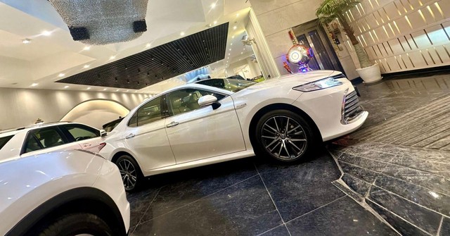 Second-hand 2021 Toyota Camry Hybrid 2.5 for sale in New Delhi-6