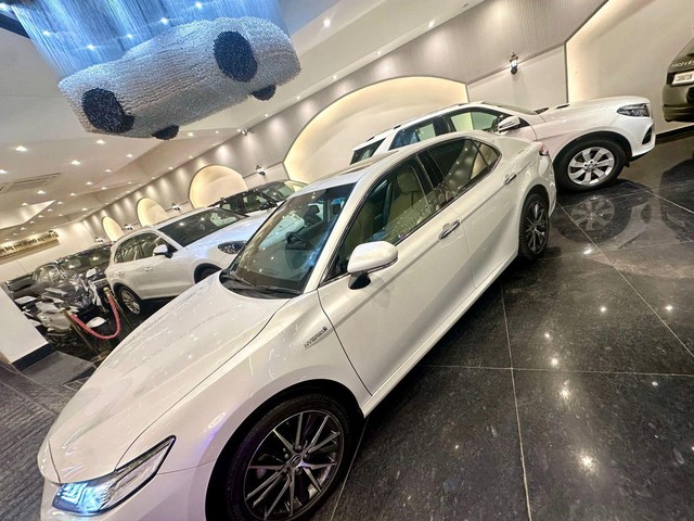 Second-hand 2021 Toyota Camry Hybrid 2.5 for sale in New Delhi-7