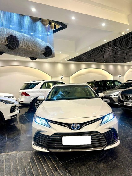 Toyota Camry Hybrid 2.5 Second-hand 2021 Toyota Camry Hybrid 2.5 for sale in New Delhi