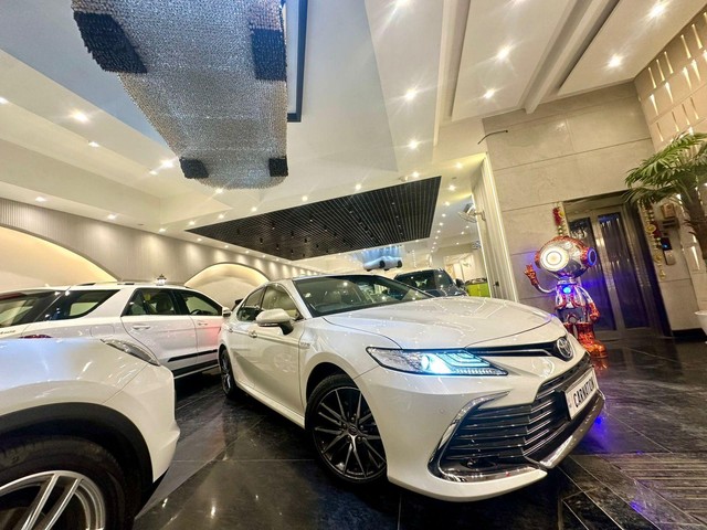 Second-hand 2021 Toyota Camry Hybrid 2.5 for sale in New Delhi-26