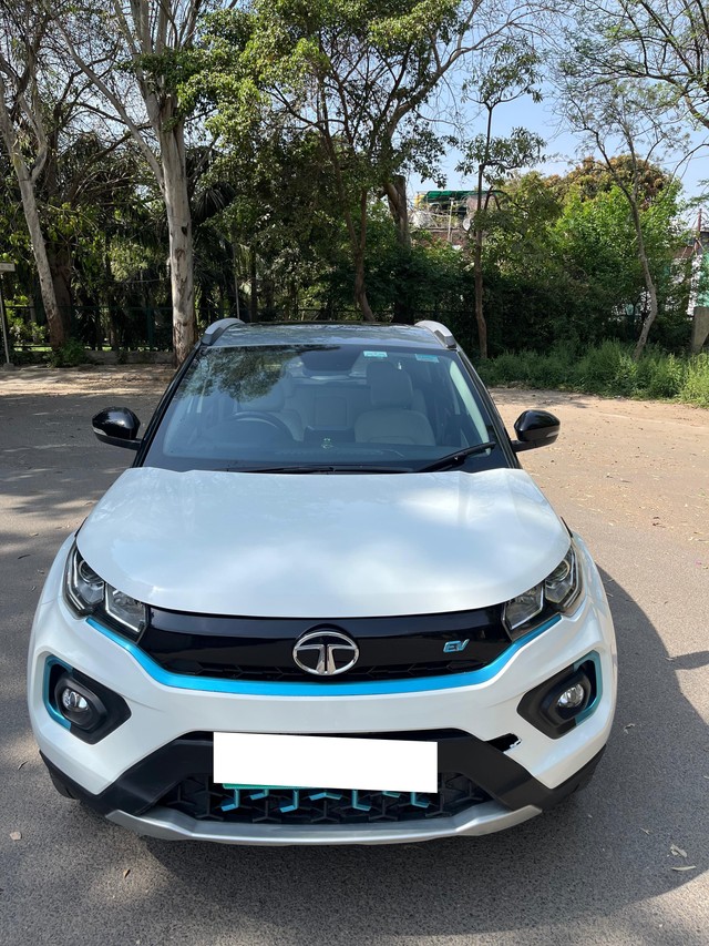 Second-hand 2022 Tata Nexon EV XZ Plus LUX for sale in New Delhi-6