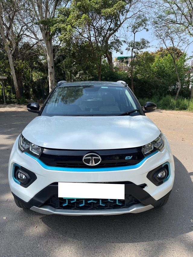 Second-hand 2022 Tata Nexon EV XZ Plus LUX for sale in New Delhi-10