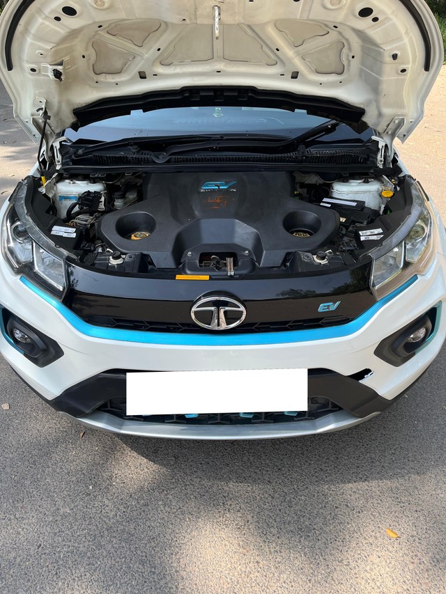 Second-hand 2022 Tata Nexon EV XZ Plus LUX for sale in New Delhi-20