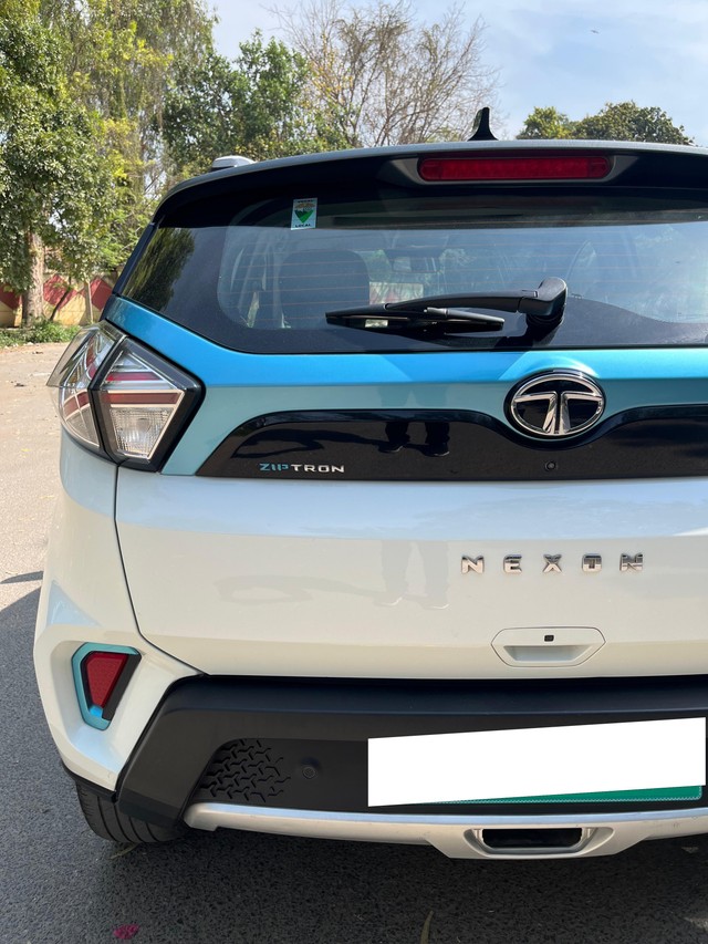 Second-hand 2022 Tata Nexon EV XZ Plus LUX for sale in New Delhi-9