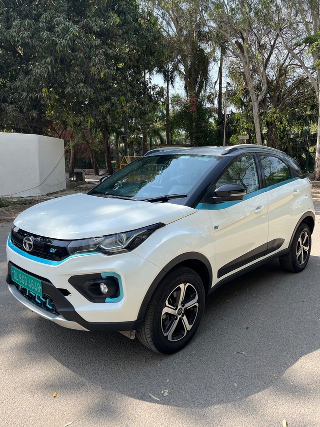 Second-hand 2022 Tata Nexon EV XZ Plus LUX for sale in New Delhi-7