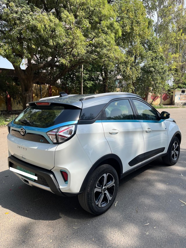 Second-hand 2022 Tata Nexon EV XZ Plus LUX for sale in New Delhi-2