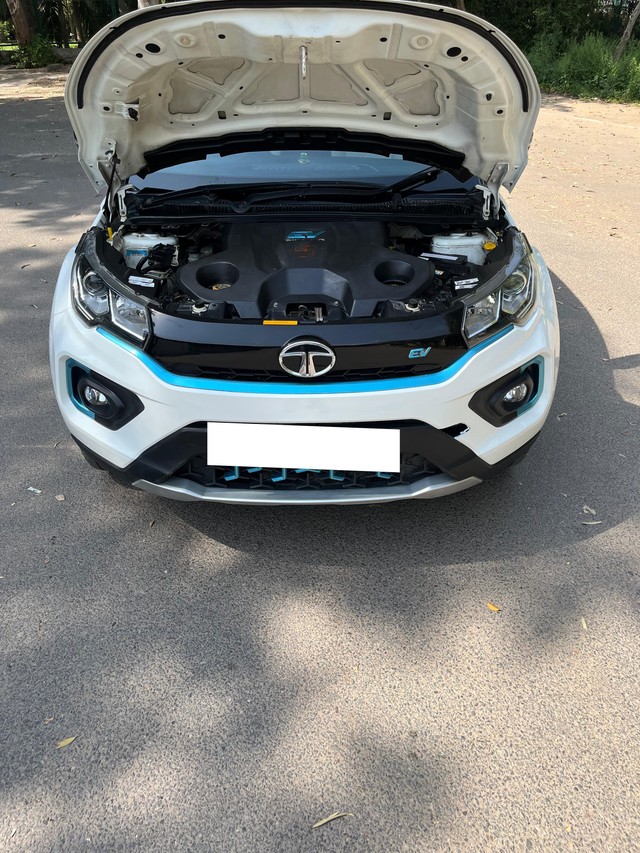 Second-hand 2022 Tata Nexon EV XZ Plus LUX for sale in New Delhi-19