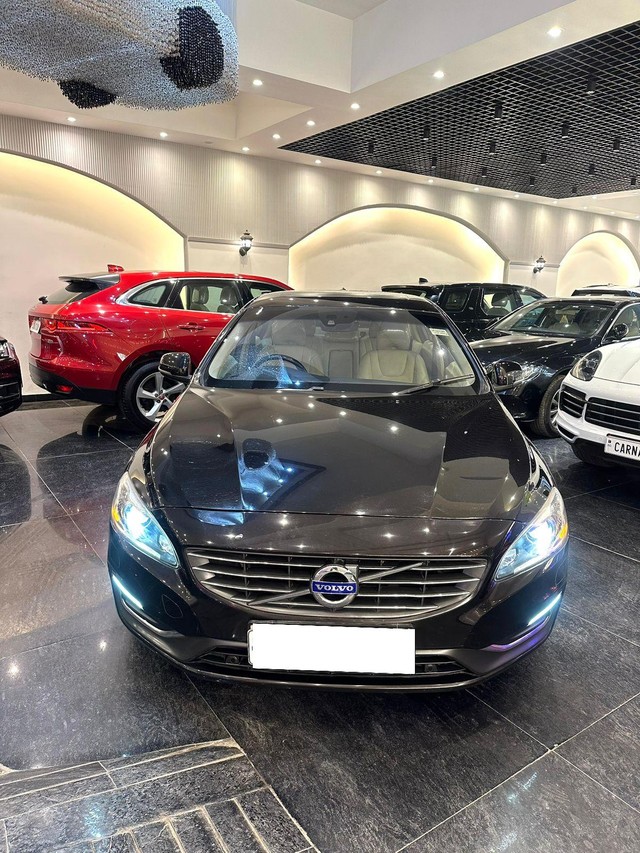 Volvo S60 D4 SUMMUM Second-hand 2016 Volvo S60 D4 SUMMUM for sale in New Delhi-3
