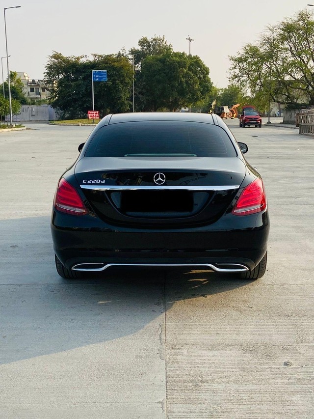 Second-hand 2017 Mercedes-Benz C-Class C 220 CDI Avantgarde for sale in Lucknow-2