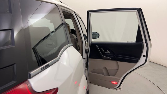 Second-hand 2015 Mahindra XUV500 W9 for sale in Mysore-39