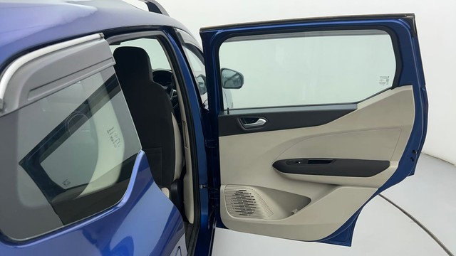 Second-hand 2019 Renault Triber RXZ for sale in Ahmedabad-33