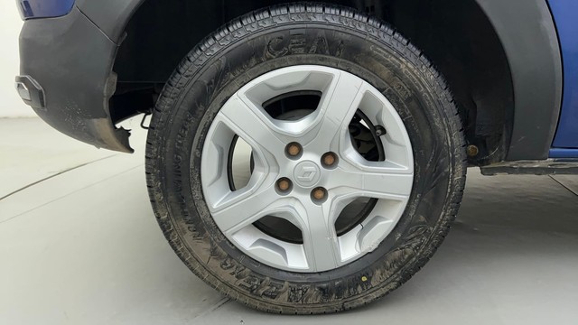 Second-hand 2019 Renault Triber RXZ for sale in Ahmedabad-18