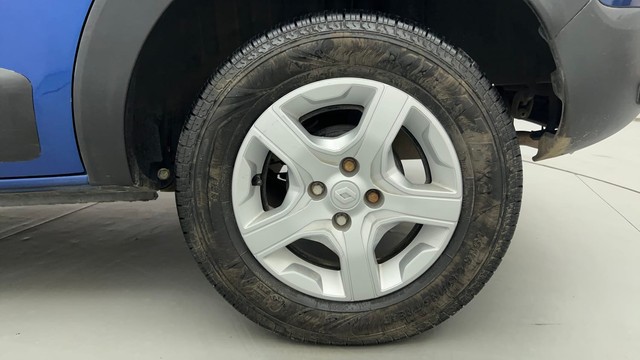 Second-hand 2019 Renault Triber RXZ for sale in Ahmedabad-19