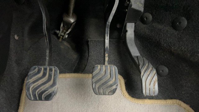 Second-hand 2019 Renault Triber RXZ for sale in Ahmedabad-14