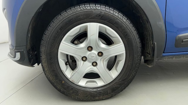 Second-hand 2019 Renault Triber RXZ for sale in Ahmedabad-20