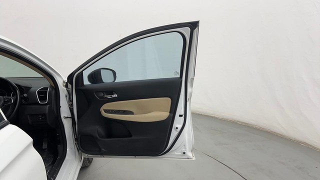 Second-hand 2022 Honda City V MT Diesel for sale in Pune-16